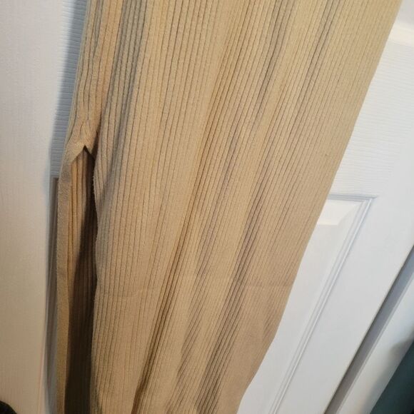 Lulu's Tan Ribbed Knit Midi Dress Size Medium NWT Side Slits - Picture 4 of 8